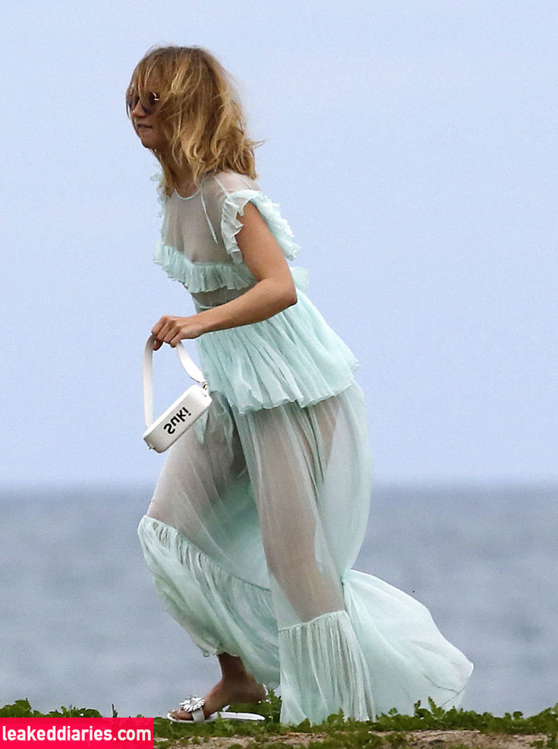 Suki Waterhouse (sukiwaterhouse) photo 386