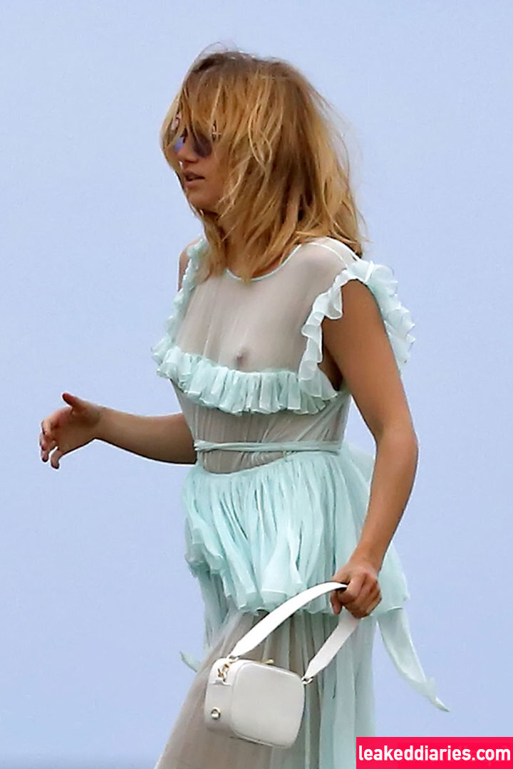 Suki Waterhouse (sukiwaterhouse) photo 388