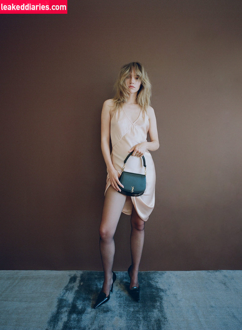 Suki Waterhouse (sukiwaterhouse) photo 6