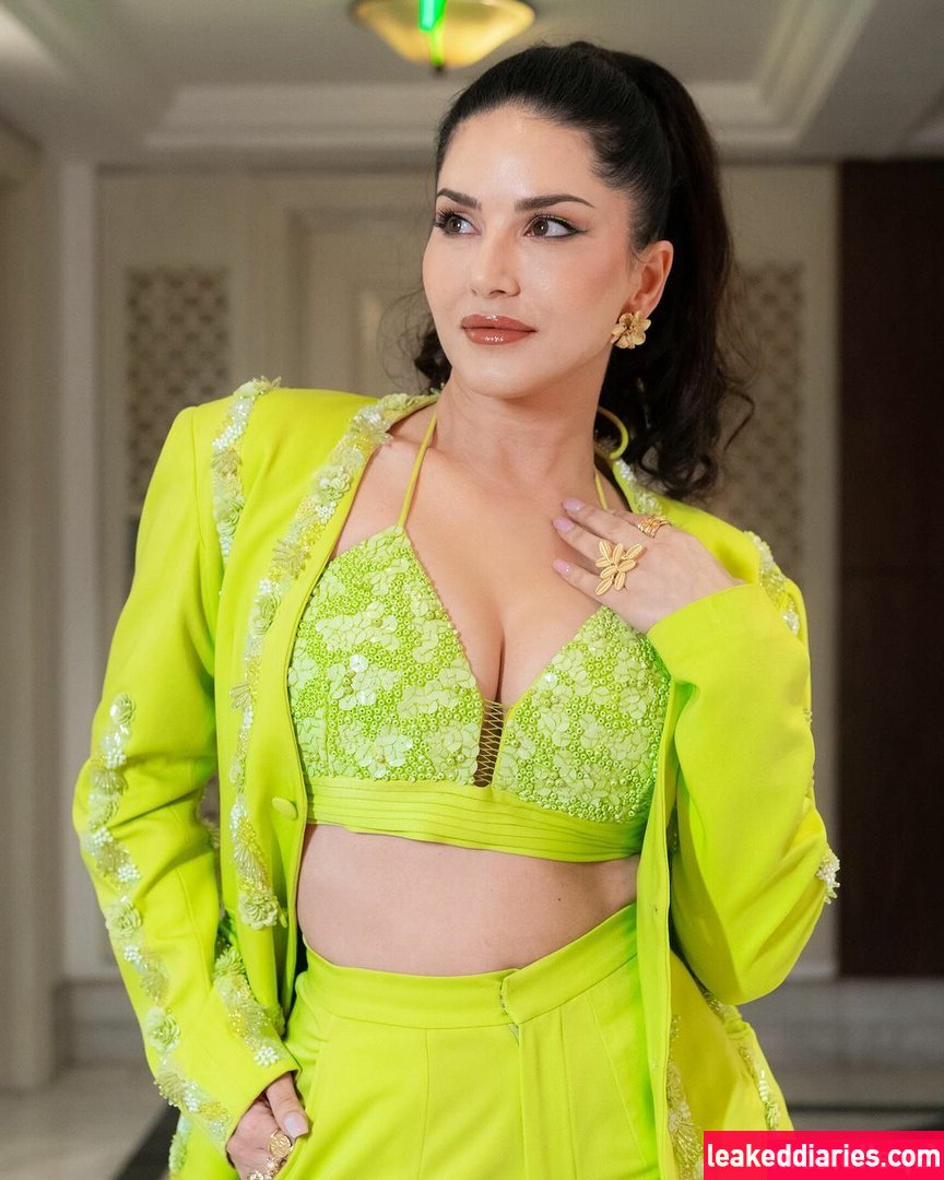 Sunny Leone (SunnyLeone) photo 193