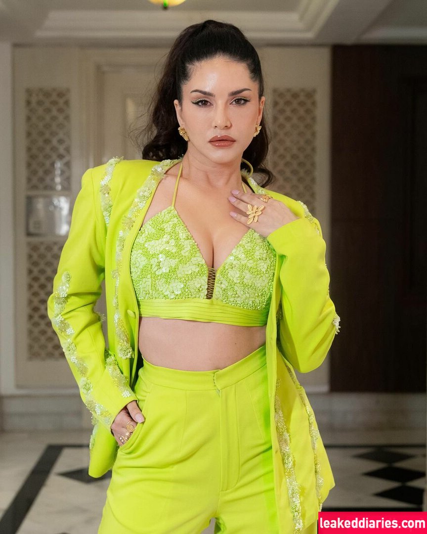 Sunny Leone (SunnyLeone) photo 194