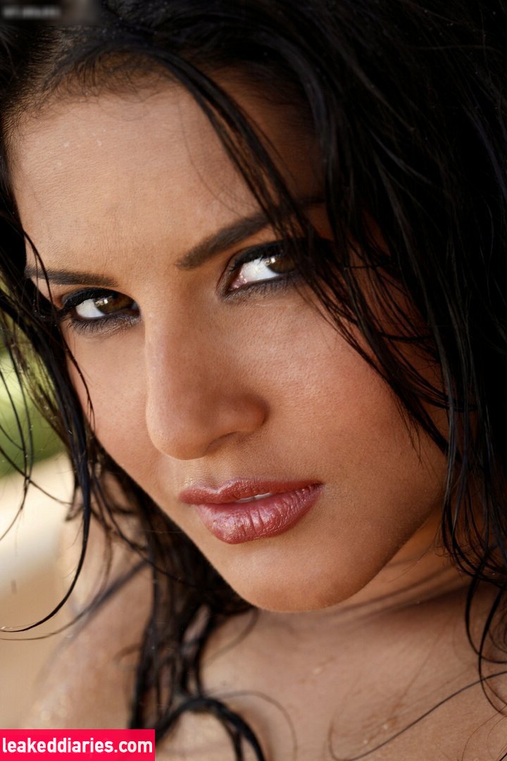 Sunny Leone (SunnyLeone) photo 232