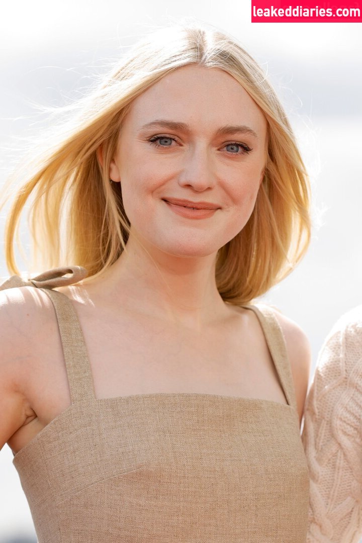 Dakota Fanning (dakotafanning) photo 209