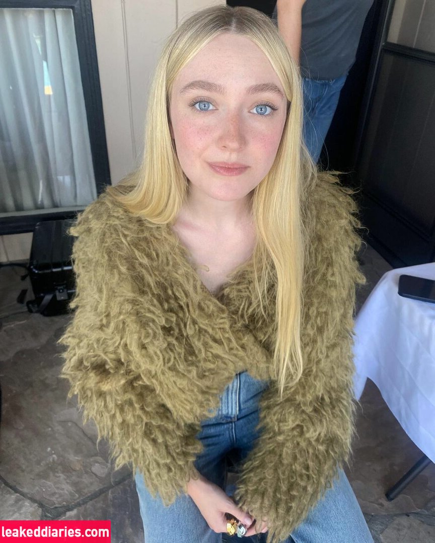 Dakota Fanning (dakotafanning) photo 214