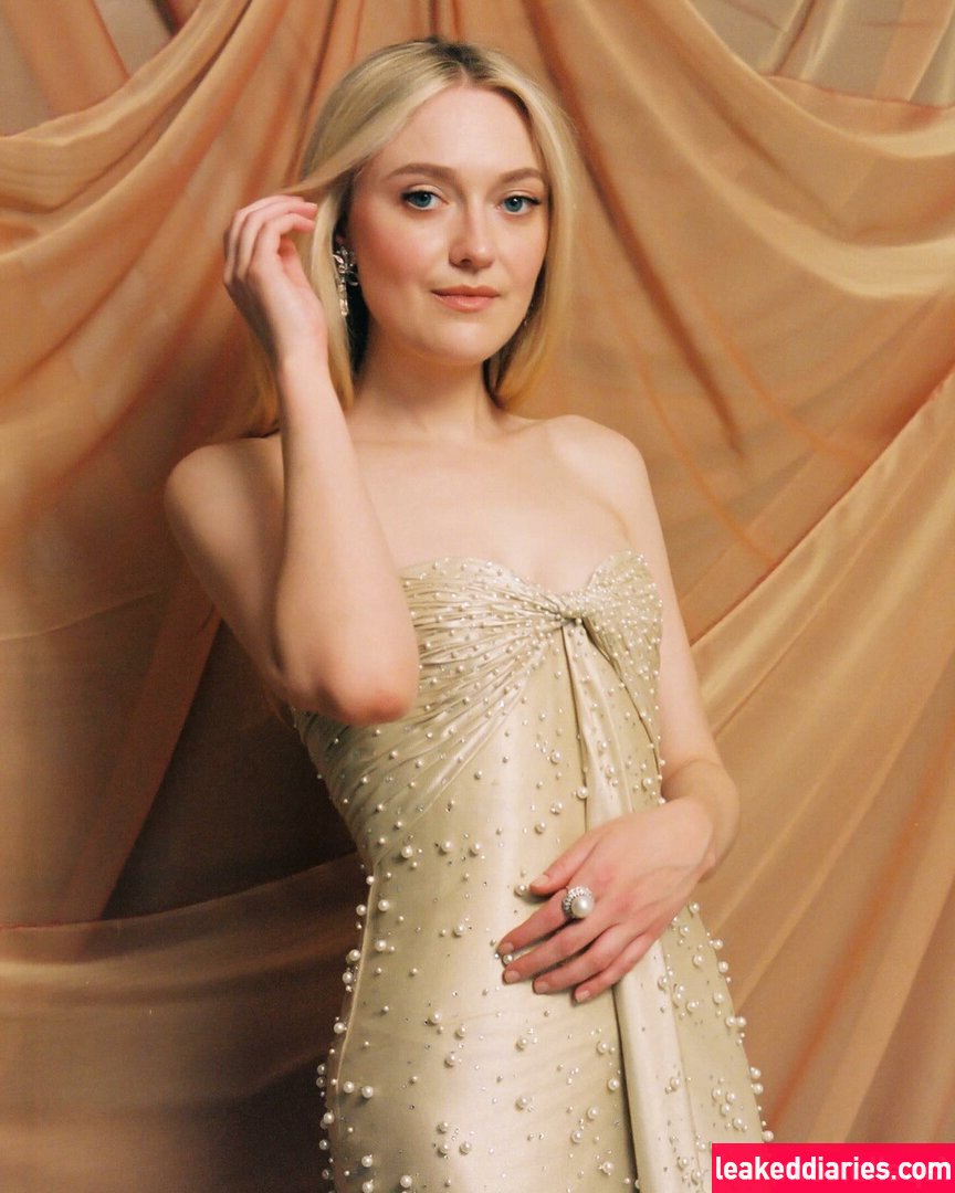 Dakota Fanning (dakotafanning) photo 24