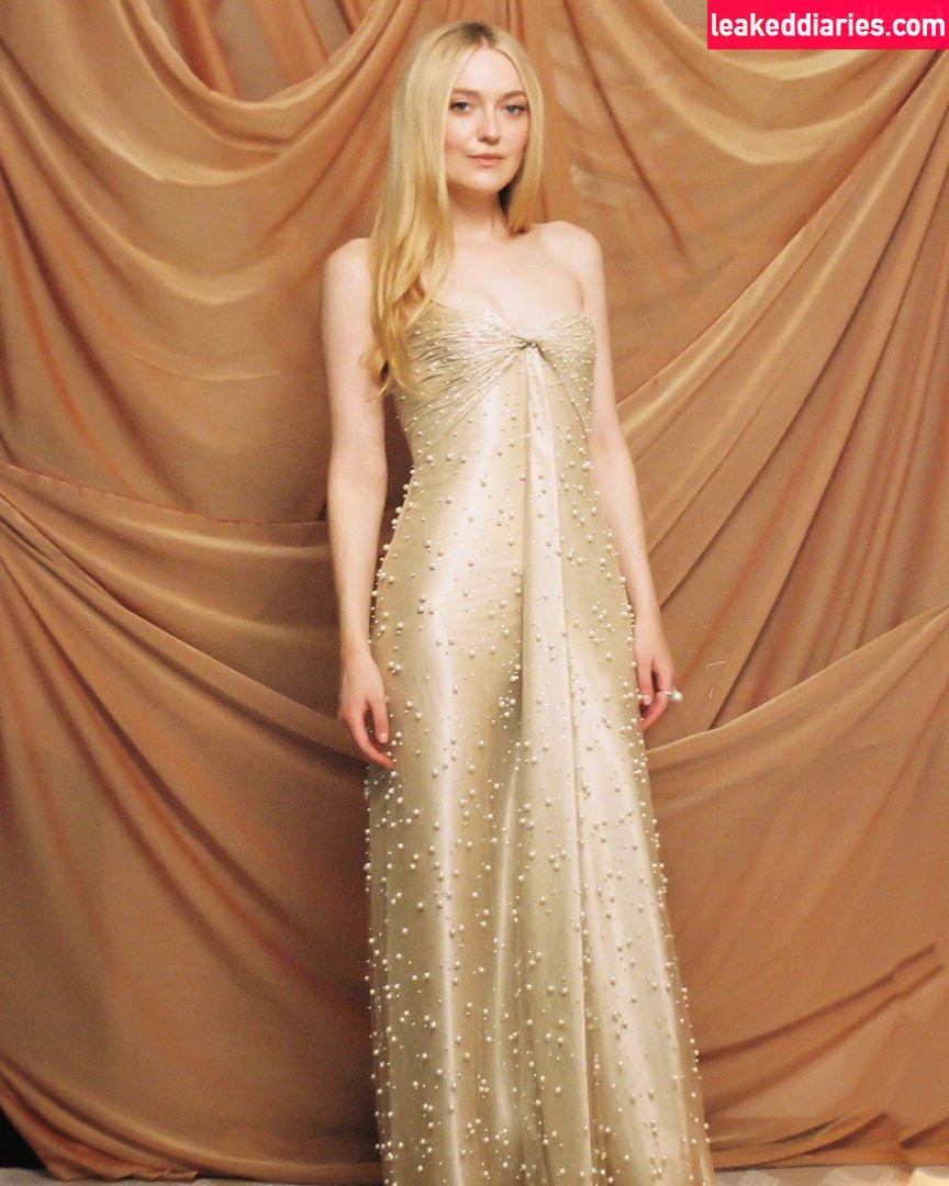 Dakota Fanning (dakotafanning) photo 26