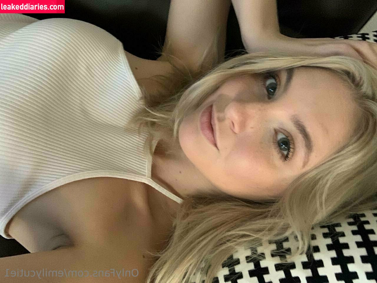 emilycutie1 (emilycutie.12, emilycutie1) photo 44