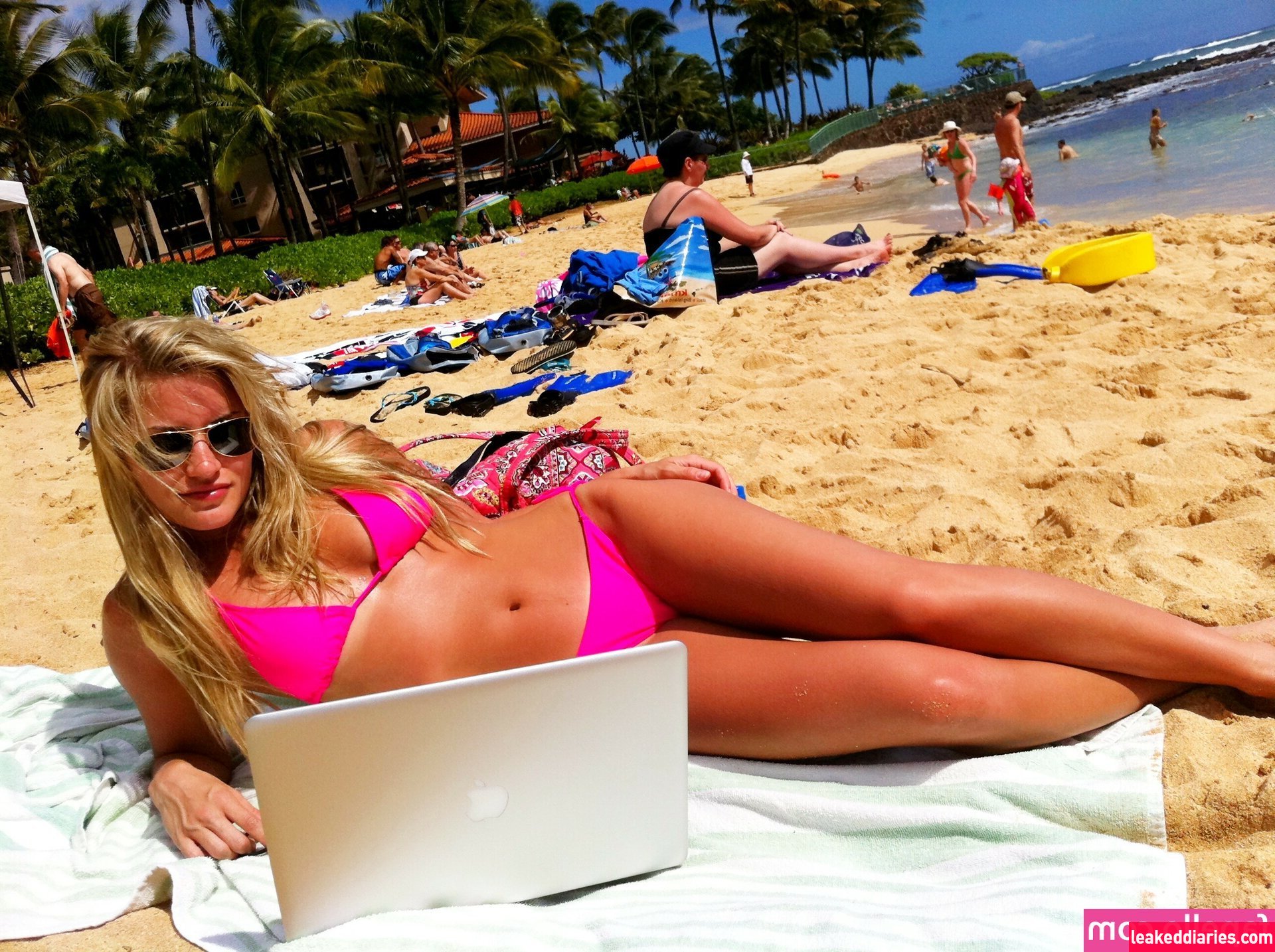 iJustine (Justine Ezarik, ijustine) photo 15